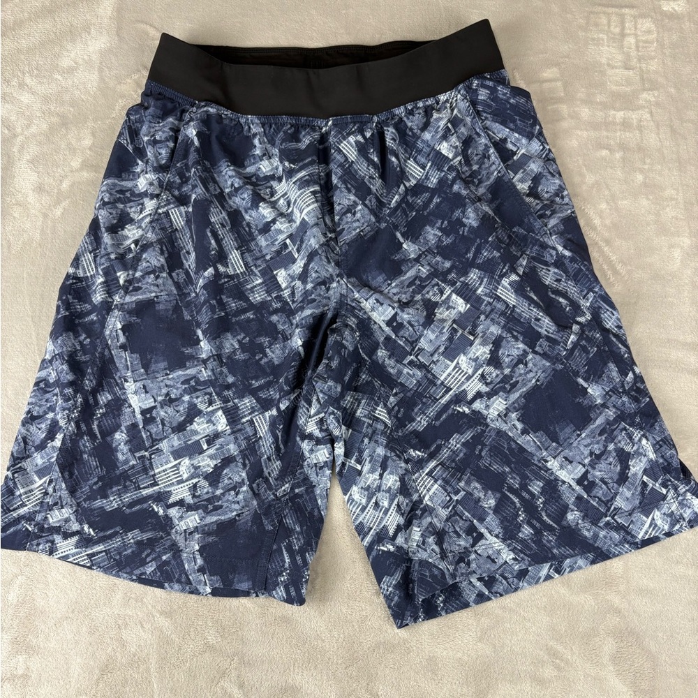 Lululemon T.H.E. Short Medium Cityscape Print Training Gym Running Shorts Medium